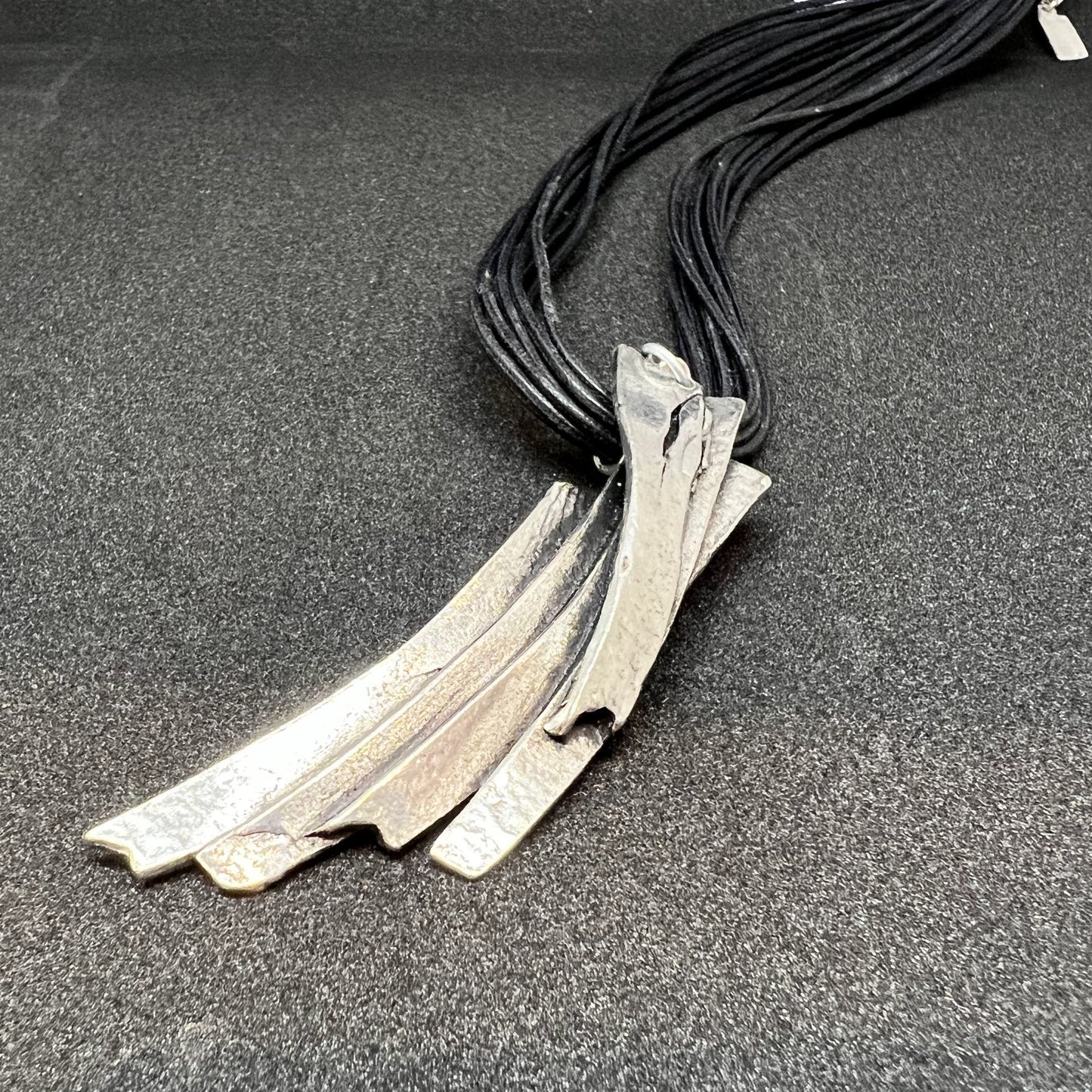 フェザーネックレス